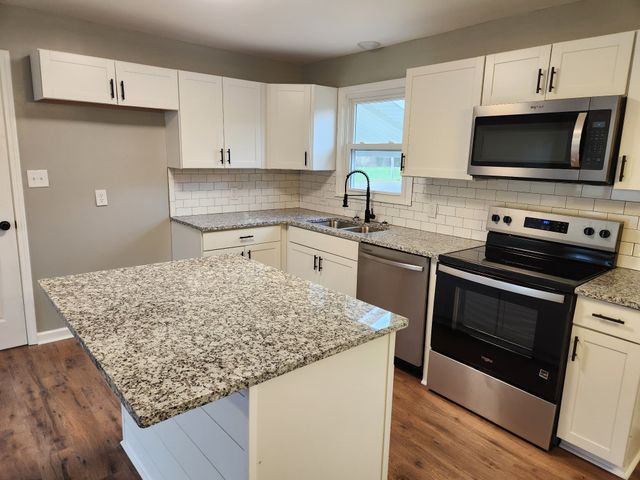 1318 Meadowbrook Dr, Pulaski, TN 38478