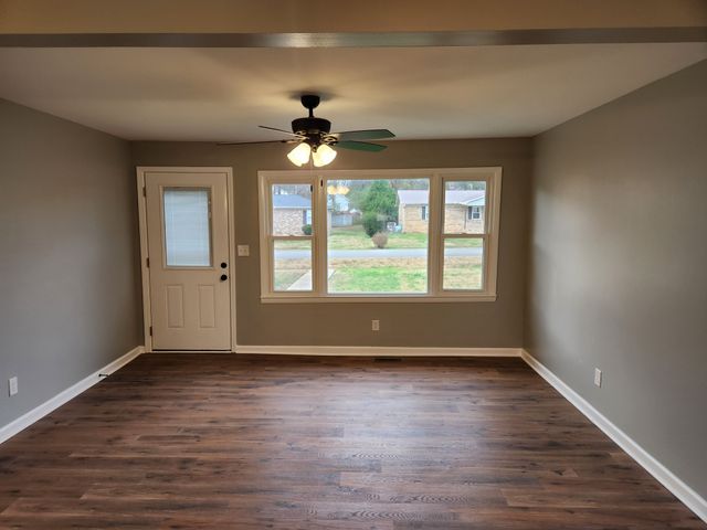 1318 Meadowbrook Dr, Pulaski, TN 38478