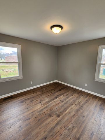 1318 Meadowbrook Dr, Pulaski, TN 38478