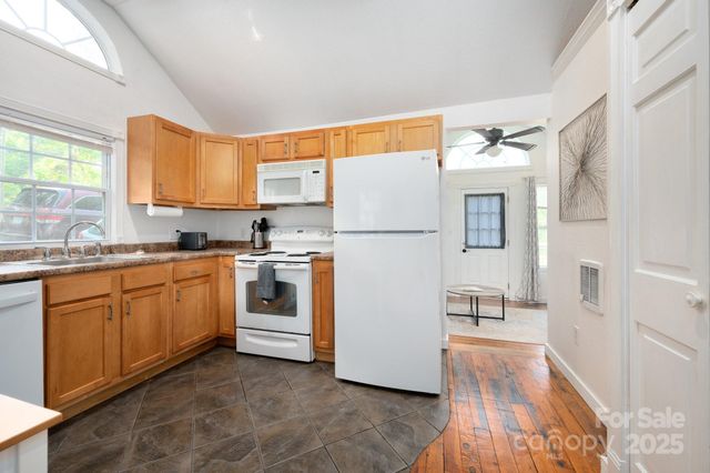 5 Arbutus Road, Asheville, NC 28805