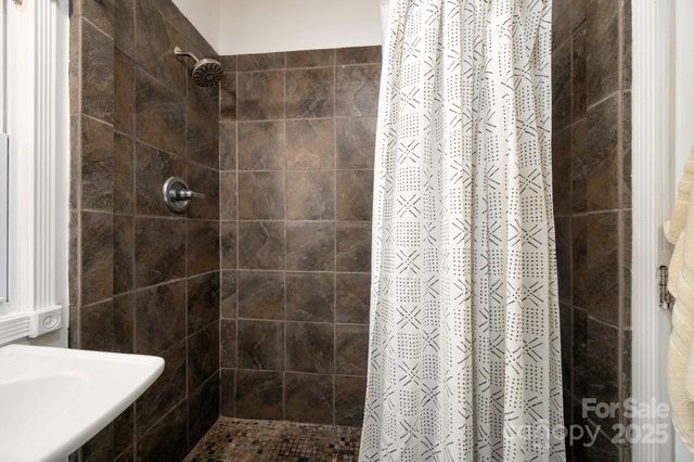 5 Arbutus Road, Asheville, NC 28805