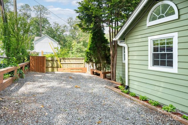 5 Arbutus Road, Asheville, NC 28805