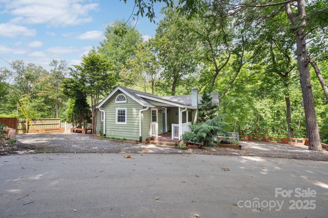5 Arbutus Road, Asheville, NC 28805
