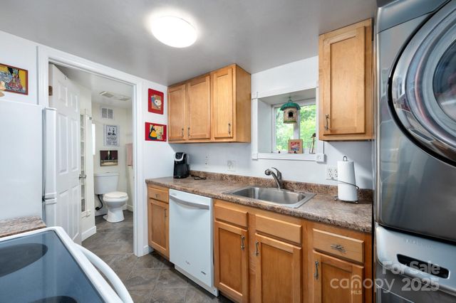 5 Arbutus Road, Asheville, NC 28805