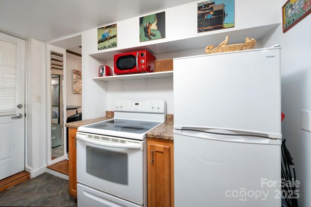 5 Arbutus Road, Asheville, NC 28805