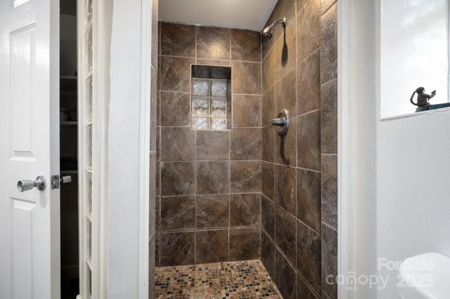 5 Arbutus Road, Asheville, NC 28805