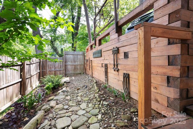 5 Arbutus Road, Asheville, NC 28805