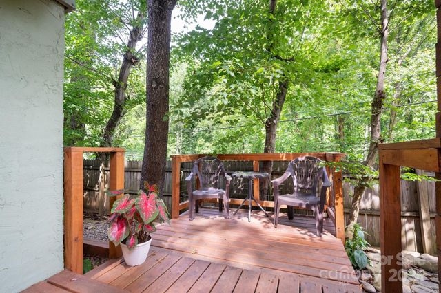 5 Arbutus Road, Asheville, NC 28805