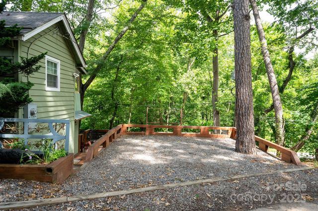 5 Arbutus Road, Asheville, NC 28805