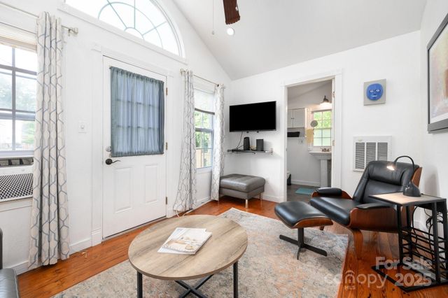 5 Arbutus Road, Asheville, NC 28805