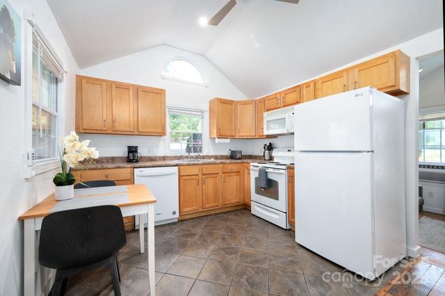 5 Arbutus Road, Asheville, NC 28805