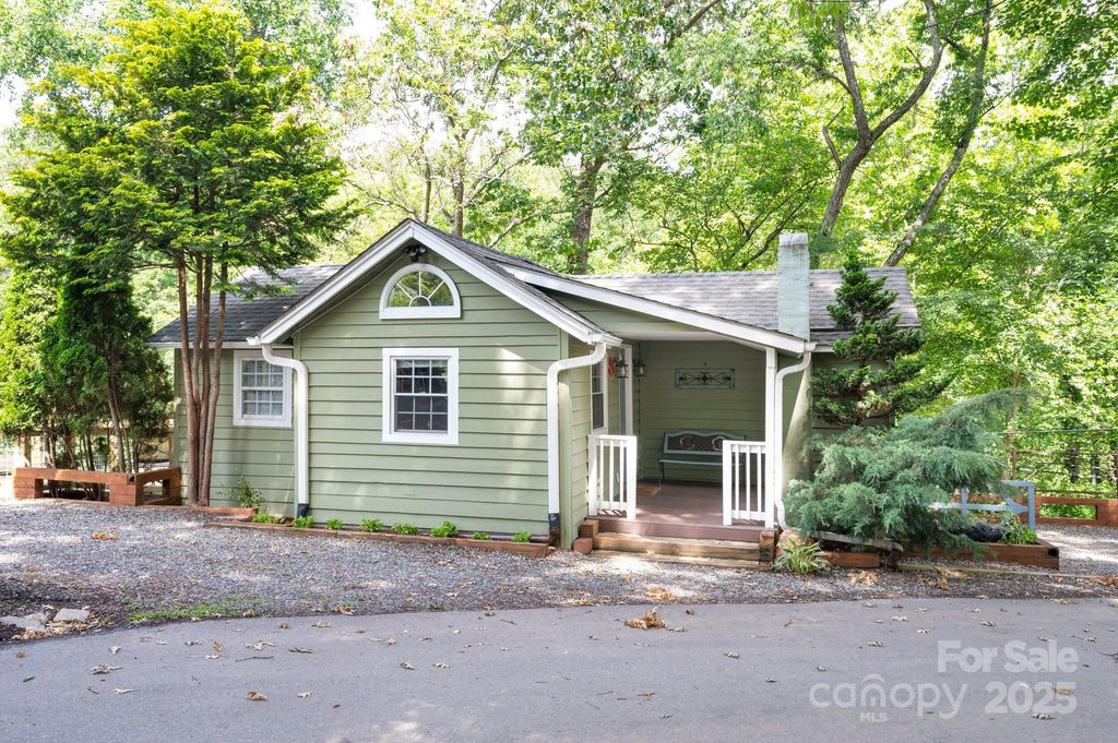 5 Arbutus Road, Asheville, NC 28805