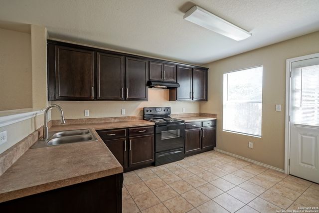 438 Walnut Crest, Selma, TX 78154