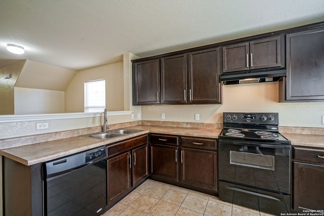 438 Walnut Crest, Selma, TX 78154