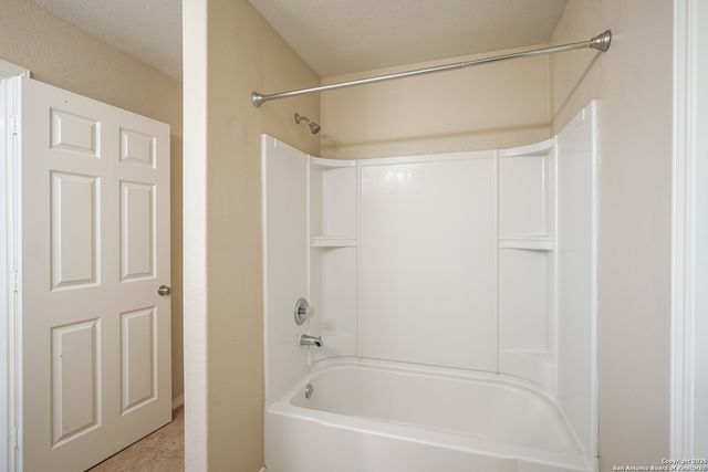 438 Walnut Crest, Selma, TX 78154