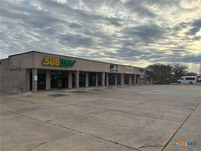3410 John Stockbauer Drive, Victoria, TX 77901