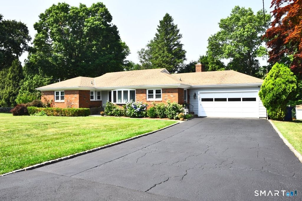 1 Romindon Court, Norwalk, CT 06851