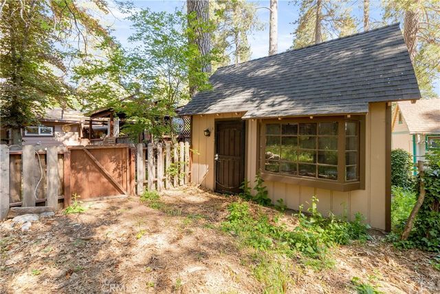 373 Redwood Lane, Crestline, CA 92325