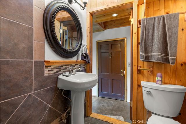 373 Redwood Lane, Crestline, CA 92325