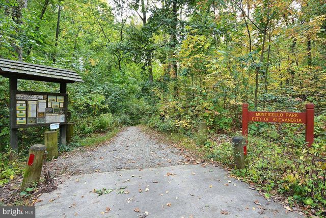3201 CIRCLE HILL RD, Alexandria, VA 22305
