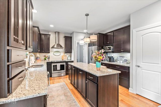 76 Tamarack Lane, Colonie, NY 12309