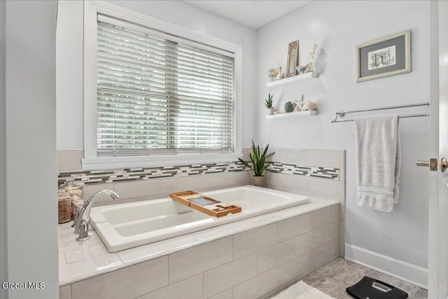 76 Tamarack Lane, Colonie, NY 12309