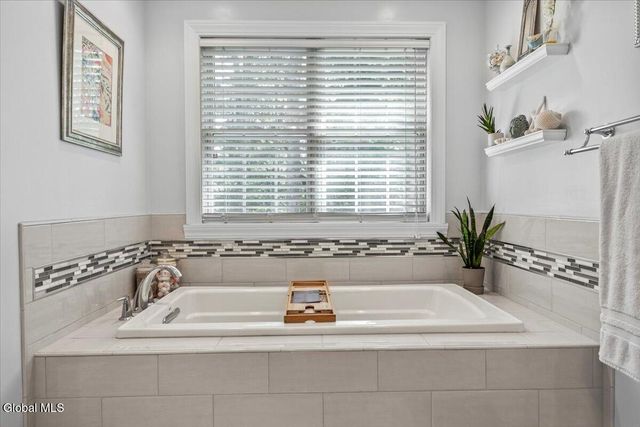 76 Tamarack Lane, Colonie, NY 12309