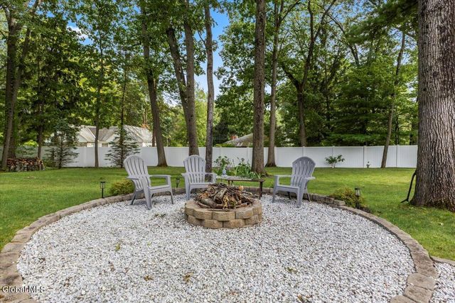 76 Tamarack Lane, Colonie, NY 12309