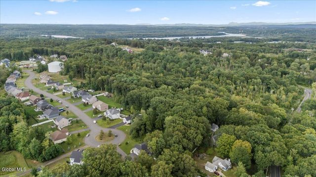 76 Tamarack Lane, Colonie, NY 12309