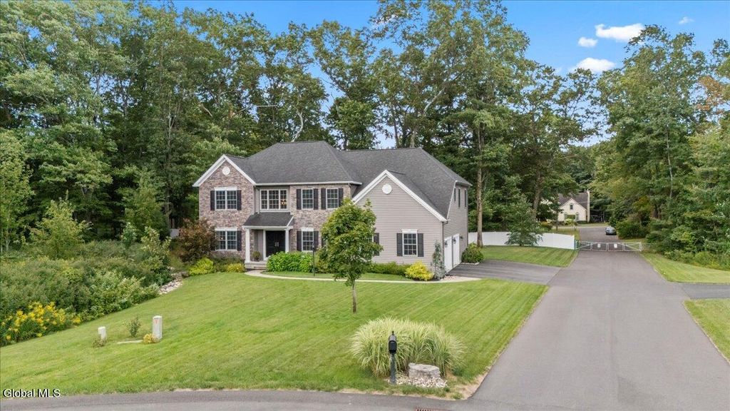 76 Tamarack Lane, Colonie, NY 12309