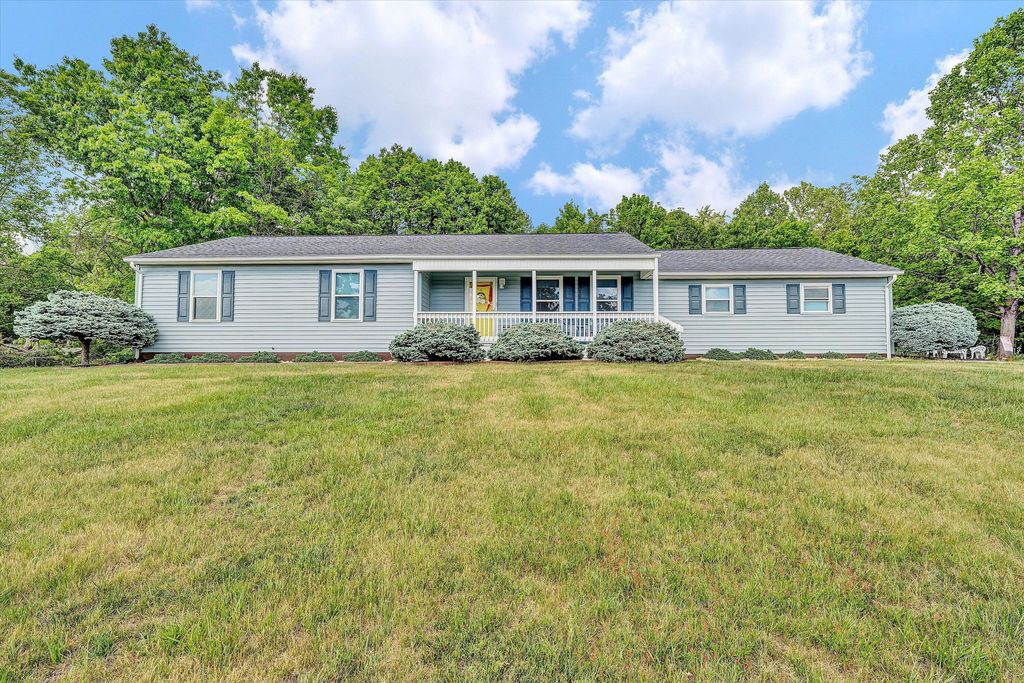 1530 Graybill RD, Roanoke, VA 24017