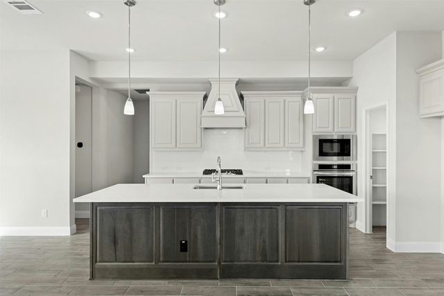 808 Stone Eagle Drive, Azle, TX 76020