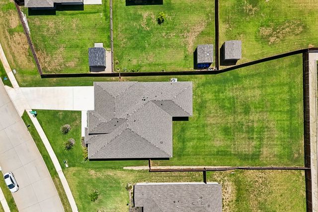 808 Stone Eagle Drive, Azle, TX 76020
