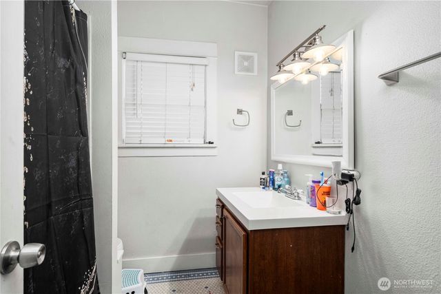 3812 S Thompson Avenue, Tacoma, WA 98418