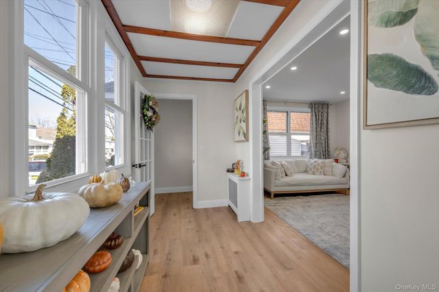 31 Walters Avenue, Syosset, NY 11791