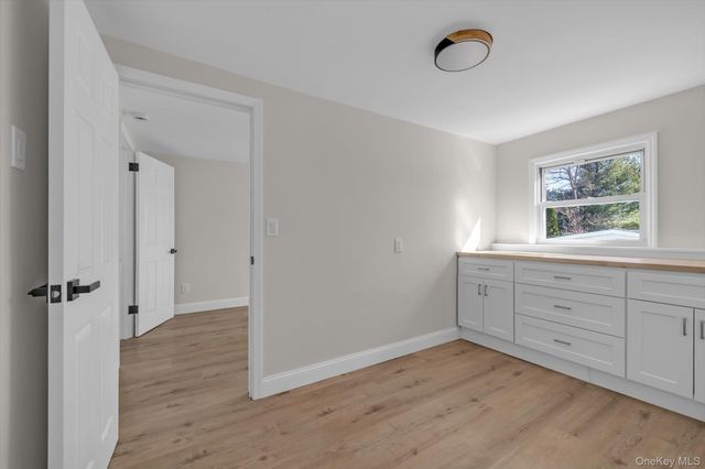 31 Walters Avenue, Syosset, NY 11791