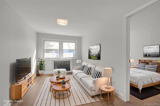 31 Walters Avenue, Syosset, NY 11791