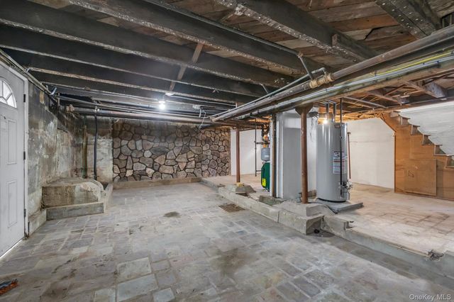 31 Walters Avenue, Syosset, NY 11791