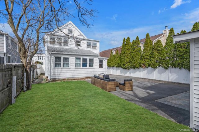 31 Walters Avenue, Syosset, NY 11791