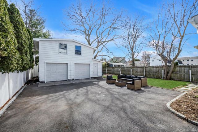 31 Walters Avenue, Syosset, NY 11791