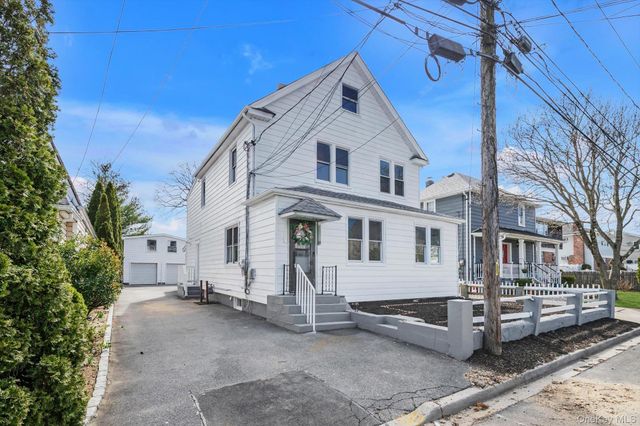 31 Walters Avenue, Syosset, NY 11791