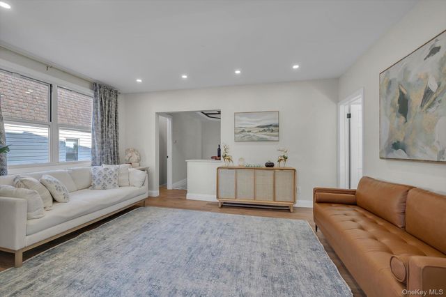 31 Walters Avenue, Syosset, NY 11791