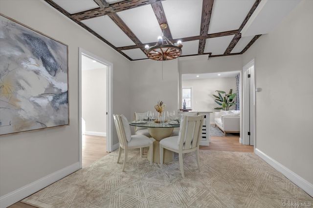 31 Walters Avenue, Syosset, NY 11791