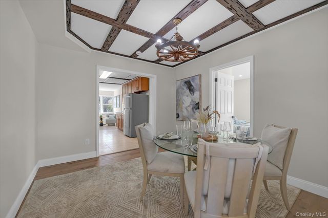 31 Walters Avenue, Syosset, NY 11791