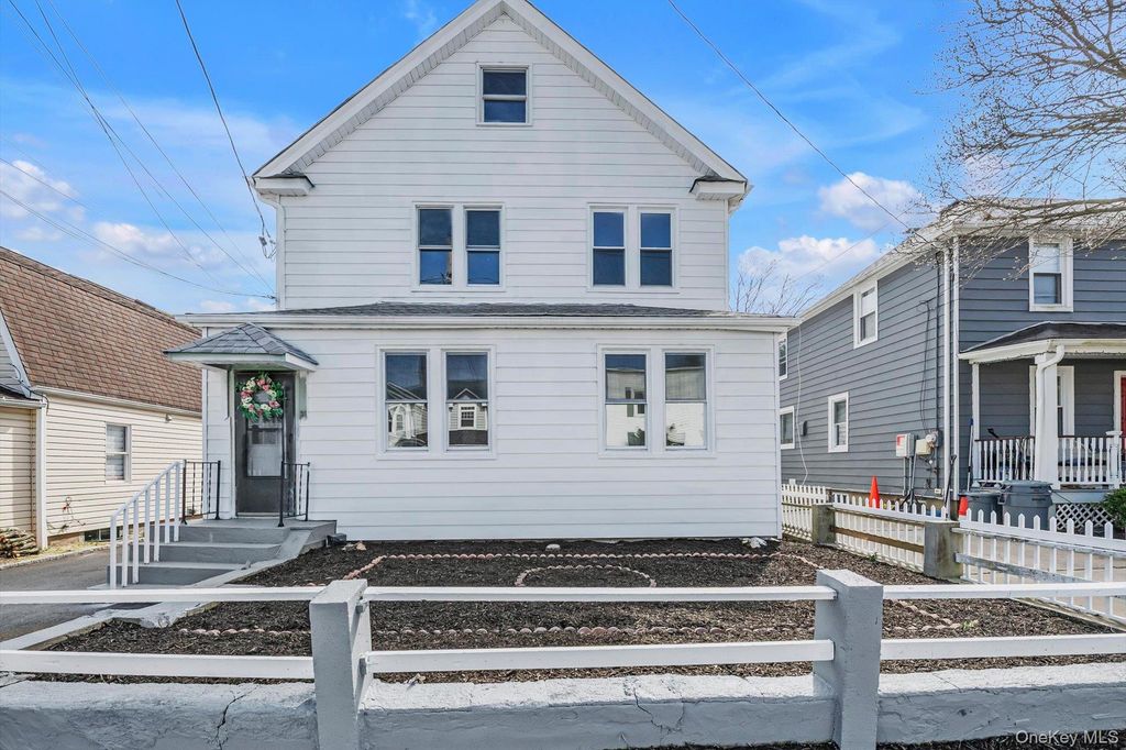 31 Walters Avenue, Syosset, NY 11791