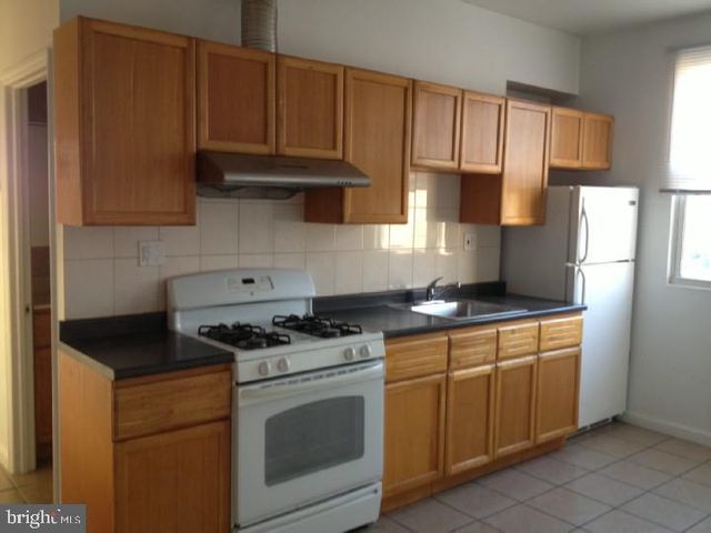 2127 S 8TH ST, Philadelphia, PA 19148