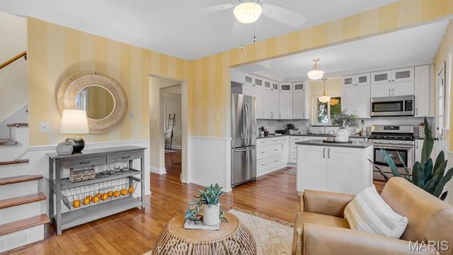 1439 S Elm Avenue, Webster Groves, MO 63119