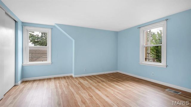 1439 S Elm Avenue, Webster Groves, MO 63119