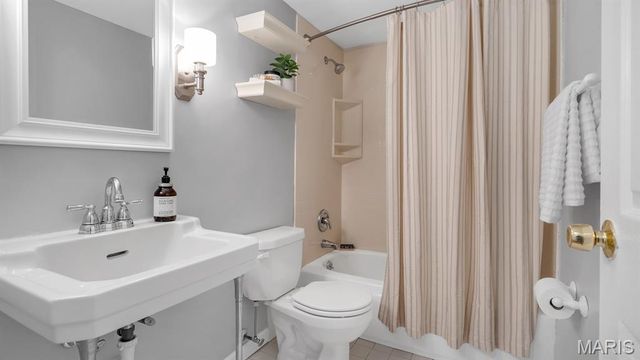 1439 S Elm Avenue, Webster Groves, MO 63119