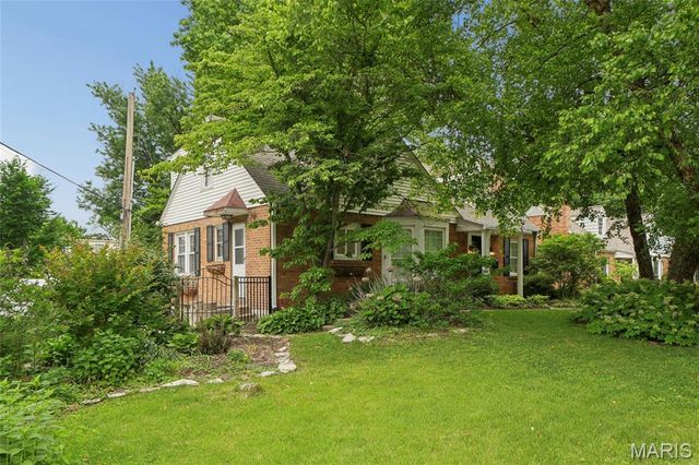 1439 S Elm Avenue, Webster Groves, MO 63119